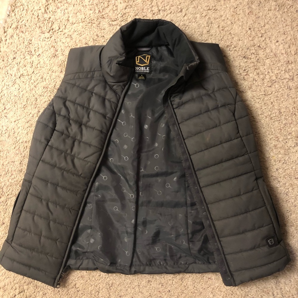 Noble Outfitters Grey Vest Medium GREAT CONDITION